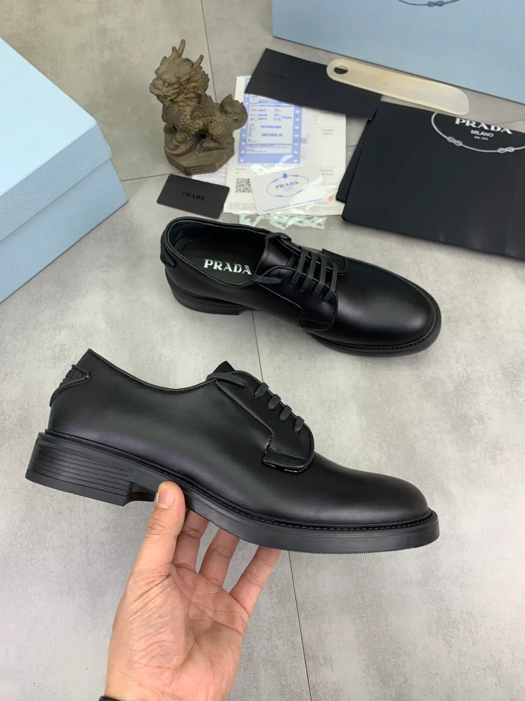Men's Men's Shoes💰P640💰[New Style] High Quality Water-dyed Niuli 🆘[PRADA] Prada's latest casual business leather shoes for men! Listed simultaneously! The fabric is made of specially imported original calfskin, and the interior is made of imported water-dyed cowhide. It is absolutely luxurious and leads the fashion trend. High-end combination rubber outsole, size: 38-44 (45 and 46 can be customized) 3️⃣ colors available
